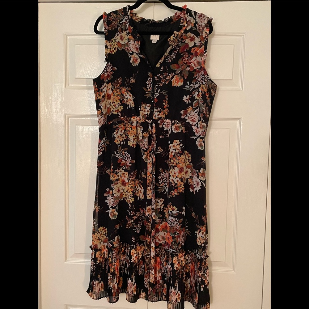 Gorgeous floral midi dress for summer and fall EUC